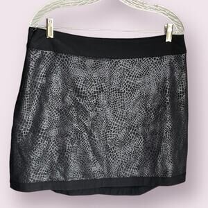 Maggie Lane Printed Black Skort Size 8